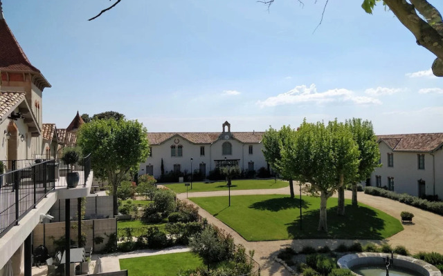 Château Saint Pierre de Serjac