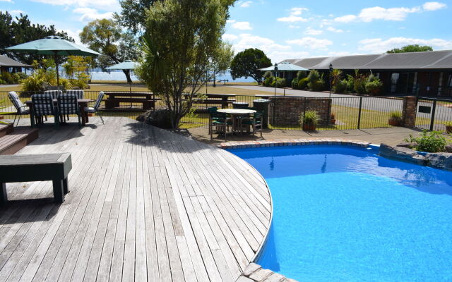 Cedarwood Lakeside Motel & Conference Venue