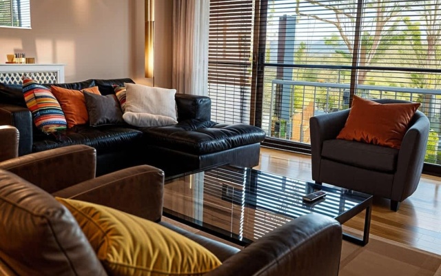 Stylish Dulwich Apartment With Parking