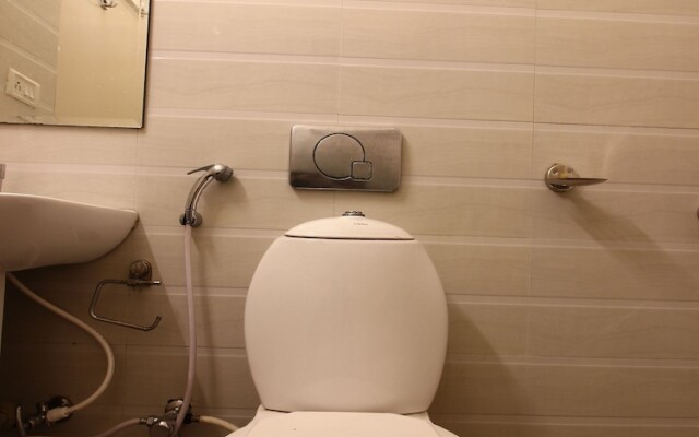 OYO 22279 Flagship Hotel Pavan