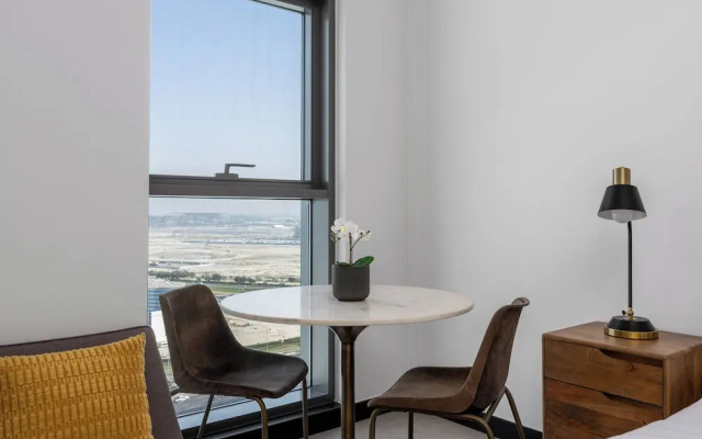 Waves - Stylish 13th-Floor Studio with Top-Notch Amenities