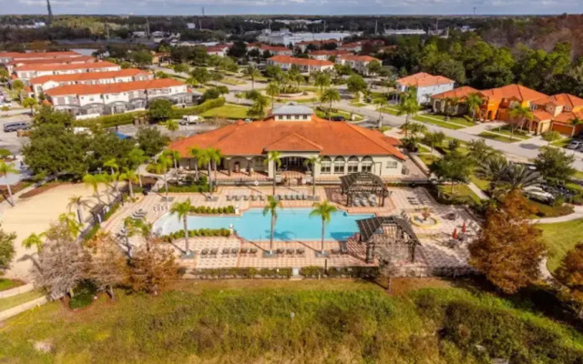 Bella Vida Resort by ihome Resort
