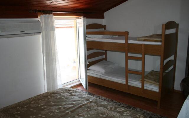 Sandy beach - afordable with parking - A3-17(4)