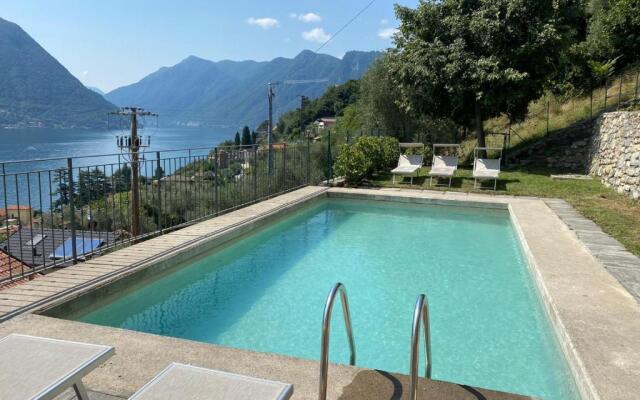 Sala Comacina Apartment No 1 (Sleeps 10)