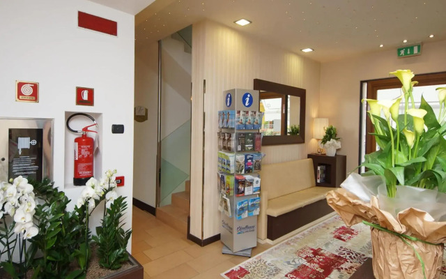 Hotel Clarin 14 by Dori