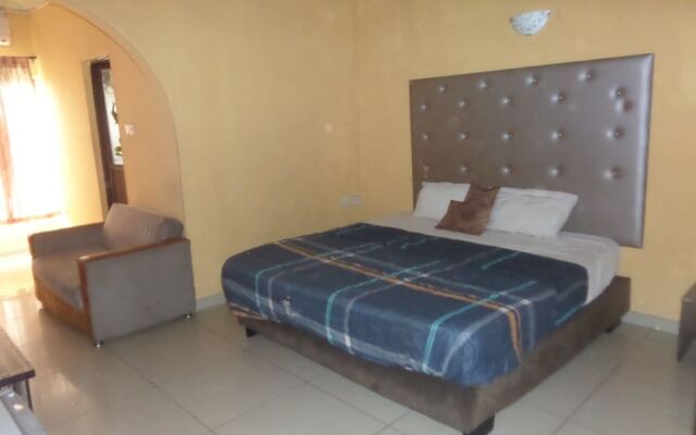 Keblat Hotel  Suites