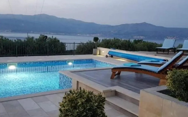 Ita - With Pool and View - H