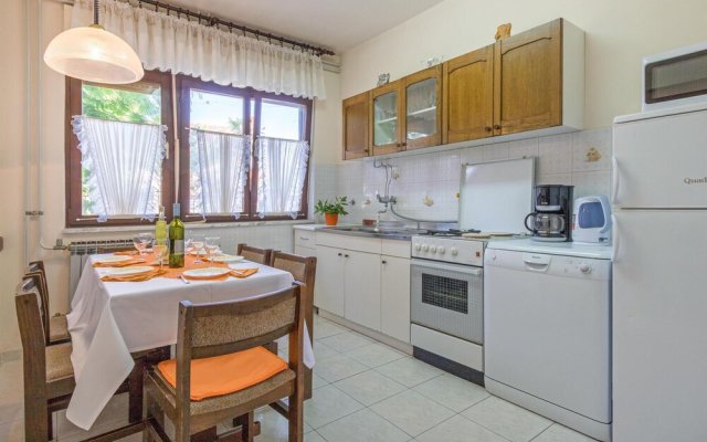 Beautiful Home in Stinjan With Wifi and 4 Bedrooms