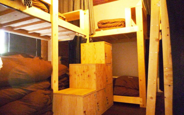 Guesthouse Kiten - Hostel