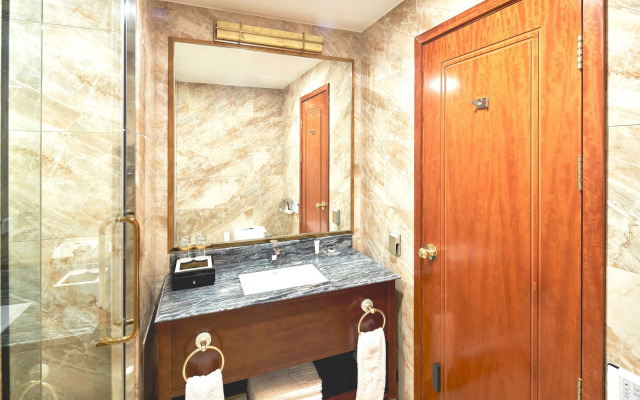 GoldOne Hotel & Suites