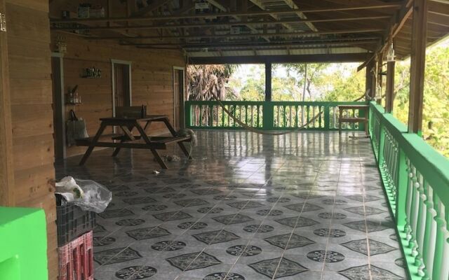 Island Charm Apartments