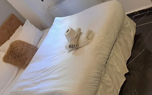 Happy Dreams Apart Hotel