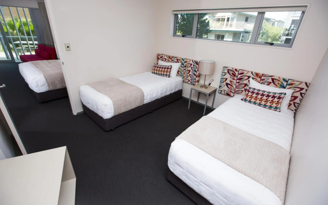 Navigate Seaside Hotel