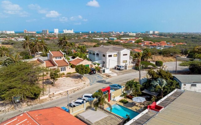 Quiet Cozy Central Close to the Beach Pool