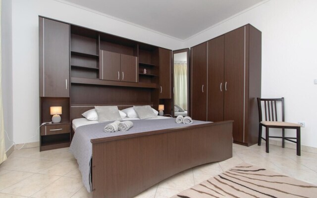 Beautiful Home in Blato With Wifi and 5 Bedrooms