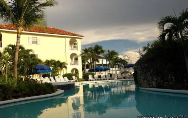 Paradise Harbour Club & Marina