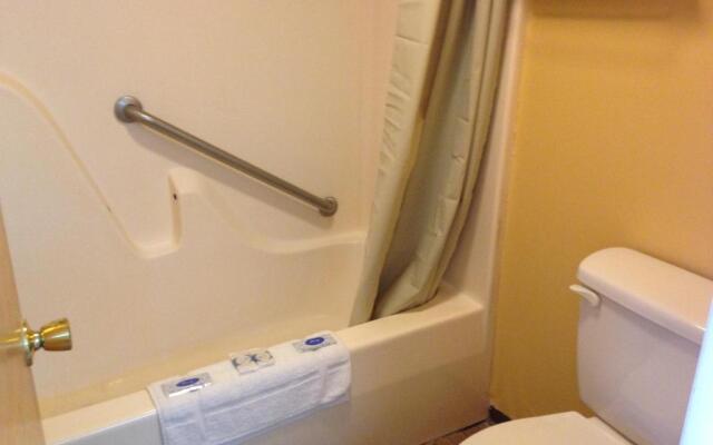 Super 8 by Wyndham Hazleton