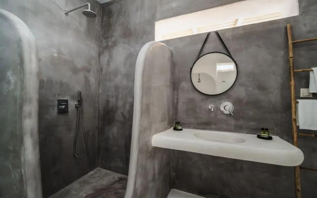 Amethyst Luxury Suites - Oia Family Suite
