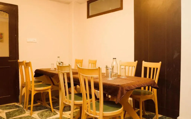 Capital O 70085 Hotel Siddhi Vinayak Regency