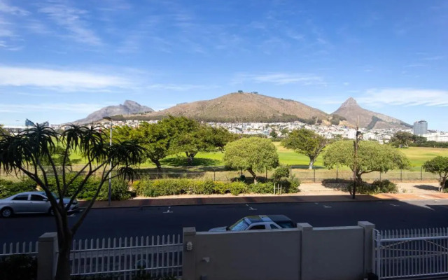 Mouille Point Mountain View 2 Bedroom