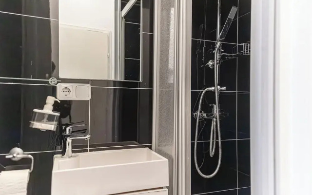 Bright 1BR Apt Perfect for Long Stays