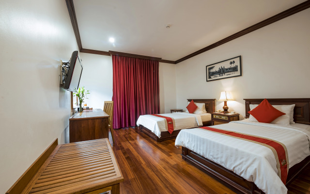 The Suite By Royal Crown Hotel