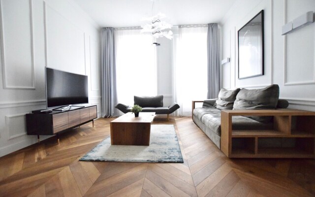 Luxury Apartment by Hi5 - Szervita Suite