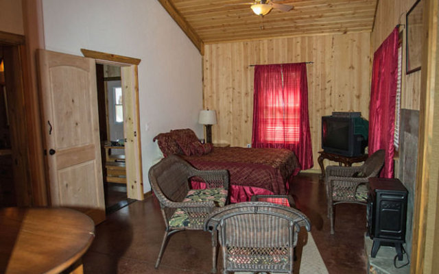 DiamondStone Guest Lodges