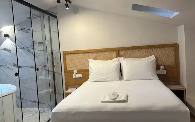 Belle Athenes - Luxury Rooms at Monastiraki Railway Station