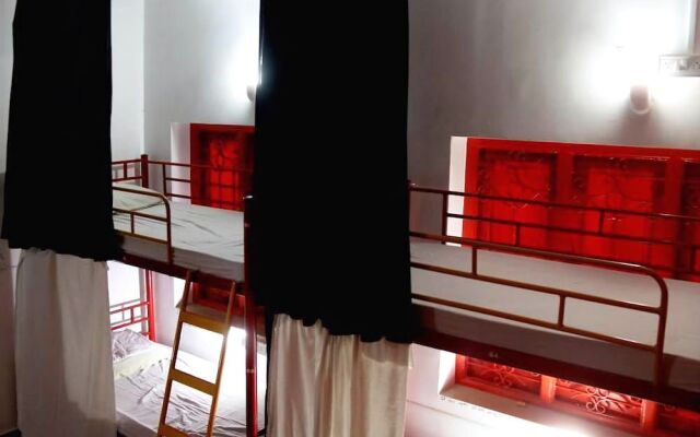 Redlollipop Hostel