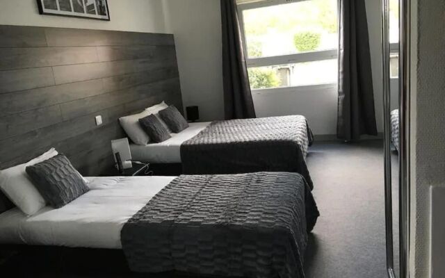 Hotel Mervil Airport