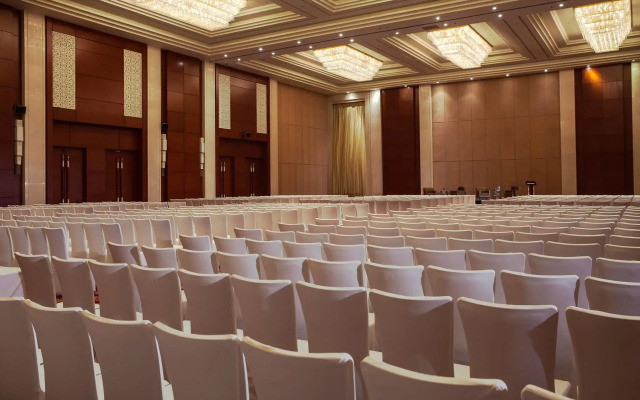 Renaissance Tianjin Lakeview Hotel