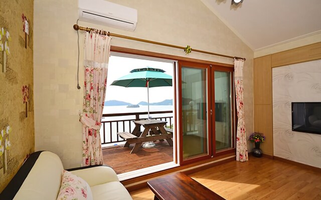 Yeosu Rainbow Pension