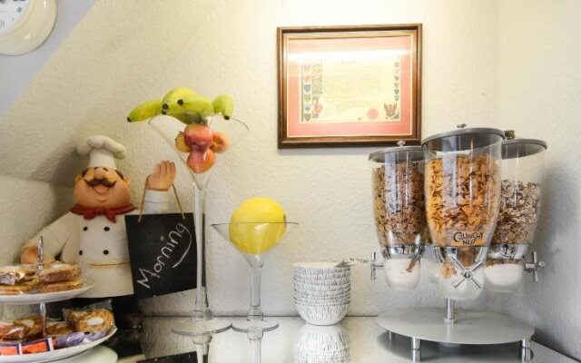Clifton Villa Hotel