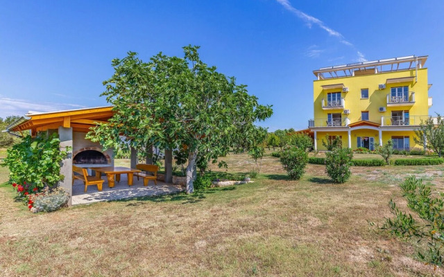 Beautiful Apartment in Pomer With 1 Bedrooms and Wifi