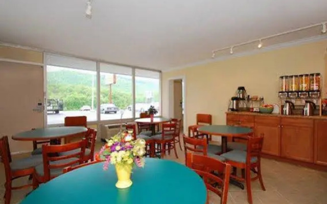 Rodeway Inn & Suites