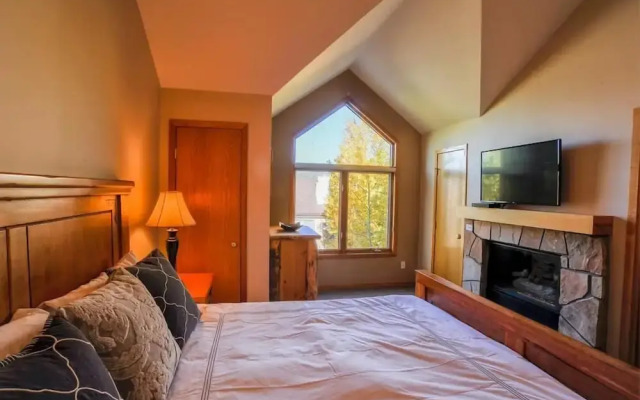 Highlander 324 Townhome with Private Hot Tub