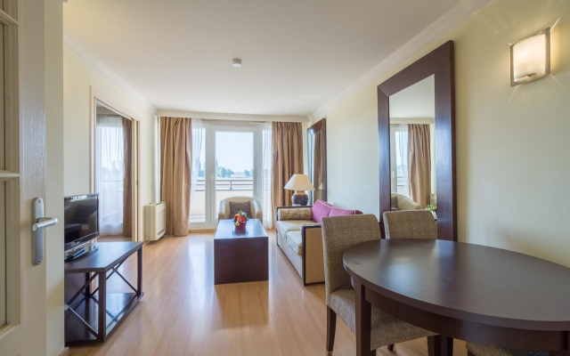 Adonis Grand Geneve Residence Excellior