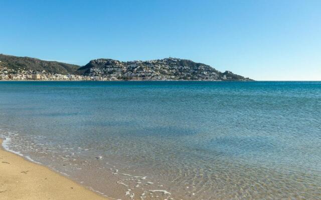 V011 - MARITIM - Roses