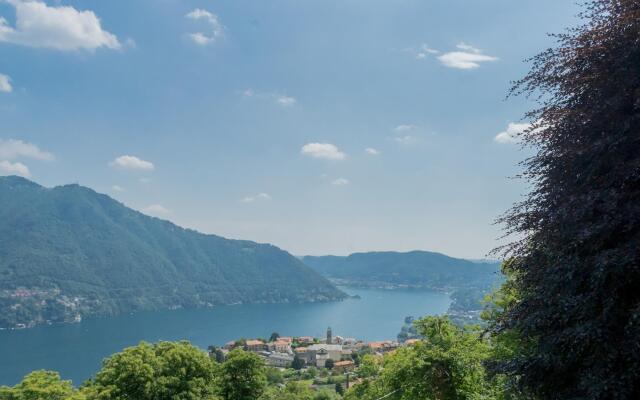 Top Lake View Villetta by Rent All Como