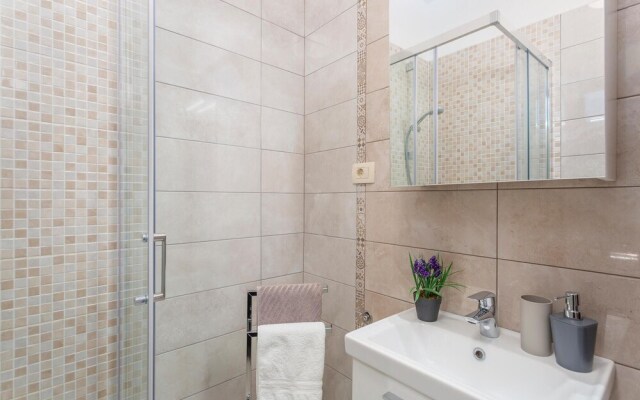 Stunning Apartment in Malinska With Wifi and 2 Bedrooms