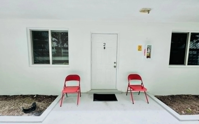NEW Top Location King bed Free Parking