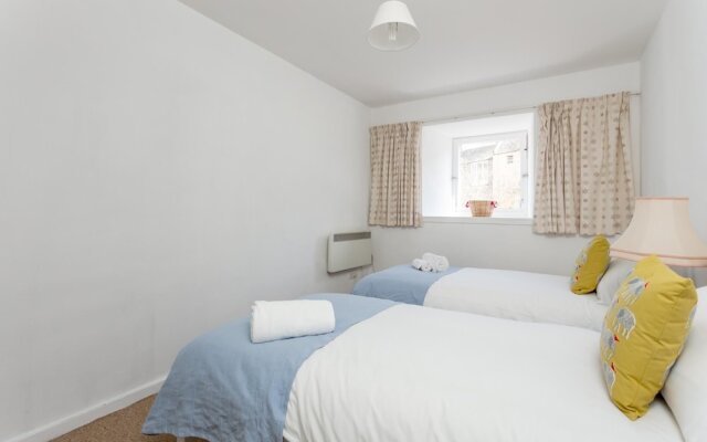 400 Attractive 2 Bedroom Apartment in Lovely Dean Village