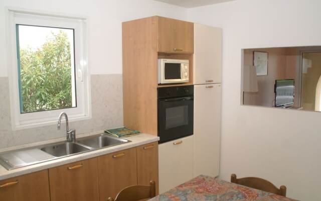 Spacious house, 100m from the beach, swimming pool.