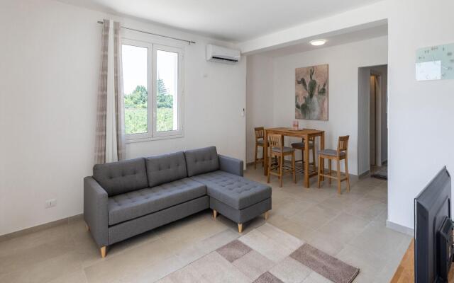 Detached villa with air conditioning