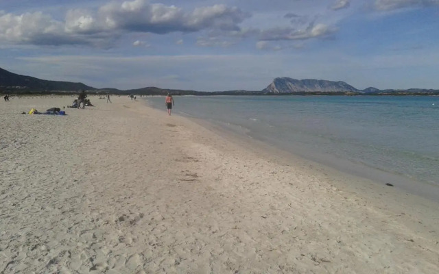 Orosei-Sardegna-Appartamento 5 posti letto con giardino