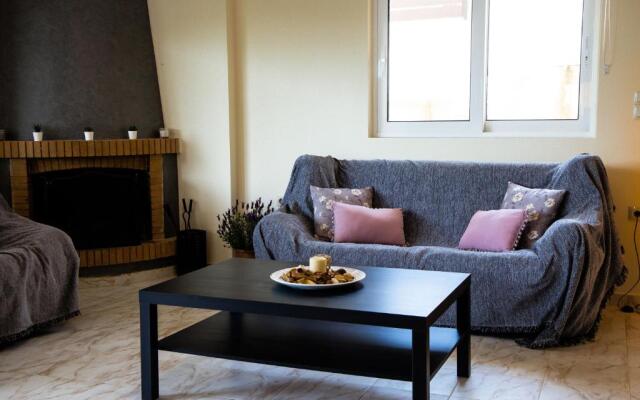 Relaxing family house with garden in Avra, Rafina