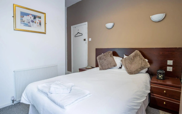 Holmsdale Hotel