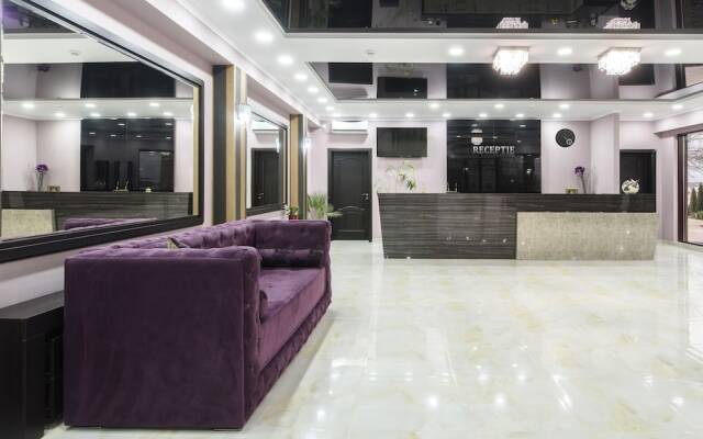 Riverside Hotel