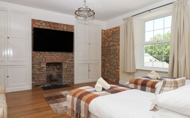 Littleham Court Manor